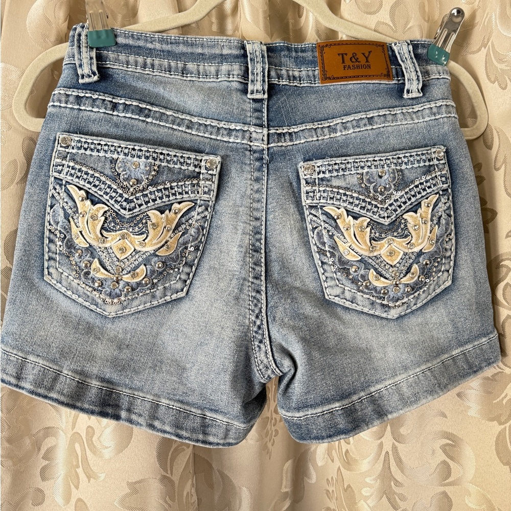 Women's Distressed Denim Shorts - Light Blue/D032